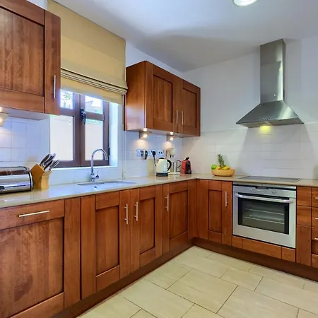 3 Bedroom Apollo With Private Pool And Sea Views, Aphrodite Hills Kúklia